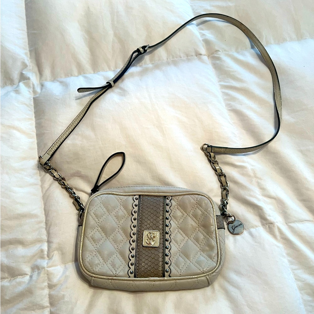 Guess Crossbody Bag!